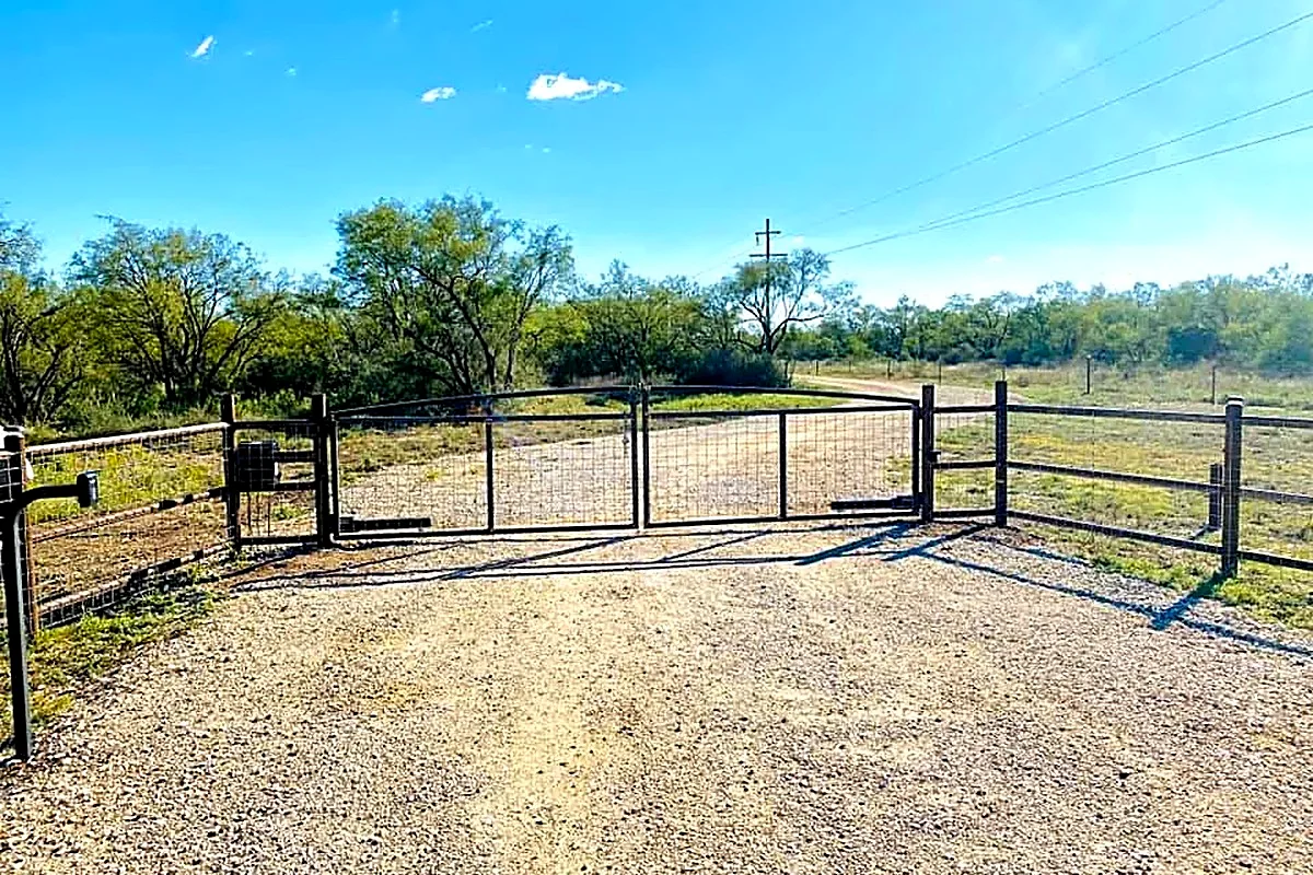 TRITEX ranch gate and field fence project
